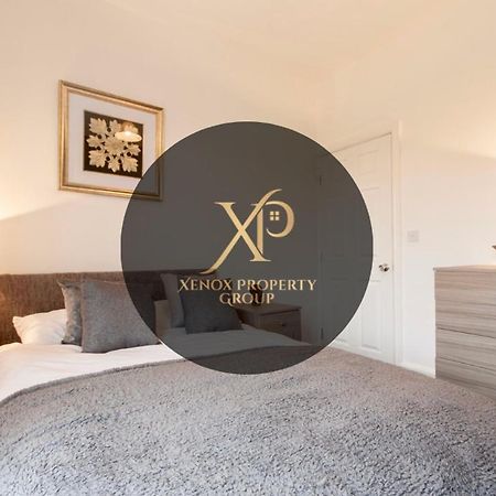 Centralized Private 4 Bedroom House At Hanley With Free Parking Etruria Esterno foto