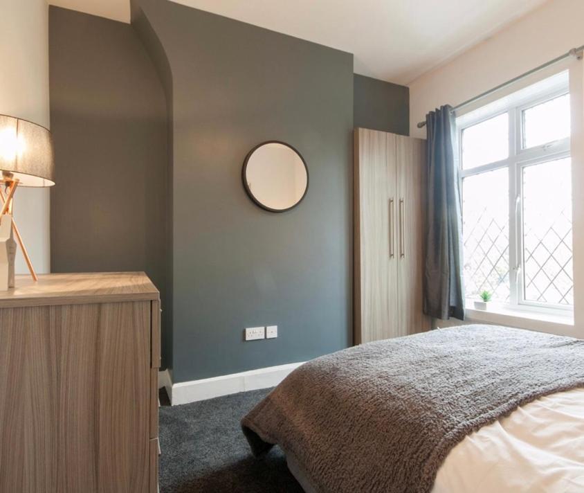 Centralized Private 4 Bedroom House At Hanley With Free Parking Etruria Esterno foto